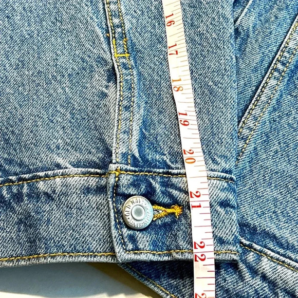 Old Navy Blue Jean Jacket size XXL Never been worn button front and on sleeve - Picture 15 of 16